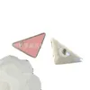 Orecchini a forma di triangolo invertito con lettera di design a forma di orecchini in rete di moda Orecchini rossi grandi orecchini a triangolo hip-hop Moda versatile OY8R