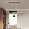 الثريات Nordic Modern Minimalist Light Luxury Strip Long Strip LED مصباح LED الإبداعي لتناول الطعام في طاولة غرفة الطعام معلقة