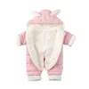 Rompers Autumn Baby Boy Winterkläder totalt för barn Spädbarn Tjockna barnkläder Huven Mantle Coat Girl Snowsuit Jumpsuit Romper 231020