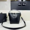 2023 NOWOŚĆ LE 5A7 Bag w torebce damskiej torby projektantka torba na ramię z torebką niezbędną 26cm klasyczny metalowy logo nowa torba typu wielokolorowy