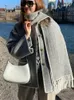 Płaszcz mieszanki wełny damskiej z szalikiem moda luźne mieszanki długiego rękawu płaszcze hafterytassel zagęszczone ciepłe kurtki Kobieta zima 2023 231020