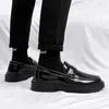 Chaussures habillées Men Automne 2023 British Business Casual Dk petit cuir épais Bottom Bottom Glossy One Pedal Loafer