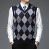 남자 스웨터 패션 디자이너 브랜드 Argyle 풀오버 다이아몬드 스웨터 v 넥 니트 조끼 남자 6% 울 민소매 자동 캐주얼 남성 의류 231021