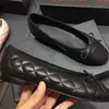 designer klänningskor vår och höst 100% cowhide brev bow ballet dansskor mode kvinnor svart platt båt sko dam läder tramp lata loafers stor storlek 35-42