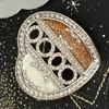 Broches de haute qualité broche femmes Designer marque lettre broches perle cristal plaqué or Sier cuivre femme accessoires pour le dîner
