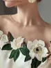 Chemisiers pour femmes Chemises Chemise en satin pour femme 2023 Printemps Été Nouveaux hauts chics et élégants Blouses à fleurs brodées en maille transparente Vêtements blanc cassé T231021
