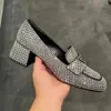 クリスタル装飾されたブロックヒール靴の靴