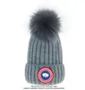 Casquette d'hiver de luxe tricotée marque Canada Beanie chapeau de laine hommes femmes gros tricot épais chaud fausse fourrure pom bonnets chapeaux femme Bonnet a1