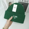 Multi beanies vinter beanie män designer och kvinnor lyx triangel bokstäver desing stickade hattar faller ullkap geometrisk unisex varm skalle hatt för festgåvor