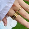 Bagues de cluster 10pcs 2023 bijoux simples conception délicate bande de mariage plaquée or avec étoile zircon anneau pour femmes hommes