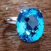 Klusterringar 18K AU750 Vit guldring Kvinnor Bröllopsdag Engagemang Party Blue Oval Topaz Elegant Romantic Trendy Sweet