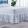 Юбка-кровать Абсолютно великолепная, хорошо сделанная вышивка, белая юбка с рюшами, устойчивая к выцветанию ткань - высота 15 дюймов 231021