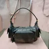 Bolso hobo de cuero de napa superior Bolsillos delanteros y traseros Bolso de axila de locomotora Bolsos de hombro multifunción para motocicleta de diseñador para mujer Monedero con cierre de cremallera