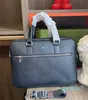 Saco de cor sólida carta metais design grande capacidade maleta de couro saco de negócios saco comercial saco de poeira muito agradável
