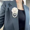 Broşlar yün eşarp düğmesi kamelya pearl broş sonbahar kış bezi vintage pin blazer fransız retro hepburn stil