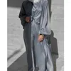 Etniska kläder muslimska hijab klänning eid satin abayas 3 stycke matchande set kvinnor öppna kalkon arab mantel kaftan kimono femme jalabiya vestidos