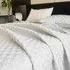 Matrasbeschermer 1pc Witte sprei op het bed 150x230 Gewatteerd laken Eenvoudige stijl Bedovertrek Queen Size colchasKussensloop bestelling nodig 231021