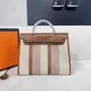 2023 Nova Cabag Bolsa de Lona Impermeável Série Designer Bolsa de Ombro 10A Bolsa Essencial Novo Estilo de Bolsa para Homens e Mulheres Bolsa Livre de Poeira Viagem Grande Capacidade 31 CM