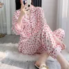 Ropa de dormir para mujer Conjunto de pijamas con solapa Ropa para el hogar con estampado rosa Ropa de dormir de manga larga de satén