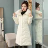 Abrigos de trinchera para mujer 2023 Invierno Mujeres Sudaderas con capucha Chaquetas Puffer Cálido A prueba de viento Cuello de piel blanco negro con parka con capucha