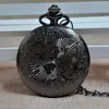 Orologi da tasca Personalità retrò Classico nero con numeri romani Orologio al quarzo cavo Collana con ciondolo analogico Regali per uomo e donna