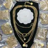Diseñador 18K Chapado en oro Carta Collares pendientes Cadena de acero inoxidable Gargantilla Collares de marca para mujeres Joyería del banquete de boda Regalos de pareja
