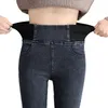 Kvinnors jeans höga midja plysch och tjocka byxor höstvinter 2023 plus storlek smal passande elastiska midja leggings