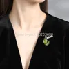 Broches de orquídeas y campana de diseño elegante para mujer, broche de planta con hojas verdes de lirio del valle, accesorios de ropa, joyería