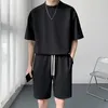 Tute da uomo Completi estivi Moda uomo T-shirt / pantaloncini casual oversize a maniche corte Due pezzi da uomo Coreano Set sportivo allentato Set corto da uomo 231021