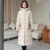 Kvinnor Down Retro Ethnic Embroidery Long Coat Winterkläder Buckle Chinese Tang Suit Women Elegant Cotton Jacket For Mom Outwear F1544