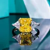 Klusterringar Qinhuan Yellow High Carbon Diamond Ring S925 Sterling Silver PT950 PLATED CUT TOPAZ FÖR KVINNA FINE SMEEMBER PARTY PAST