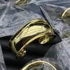 Modearmband öppnar armband smala breda designer smycken kvinnliga guld platina armband för kvinnliga tillbehör grossist