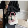 女性向けのイブニングバッグのデザイン2023豪華なボルソファッションレトロハンドバッグ女性偽の毛皮チェーンバッグショッピングバケット