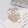 Broche de marque de charme plaquée or 18 carats Double lettre Designer de luxe Broche classique pour femmes Diamant Glands Broches Bijoux de fête de mariage 20style