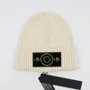 디자이너 Bonnet Mens Beanie Winter Hat New Cappello 브랜드 버튼 니트 돌 모자 남녀 남녀 두꺼운 양모 모자 가을과 겨울 비니 단색 두개골 캡