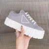 Designer Women Nylon Casual Shoes Gabardine Classic Canvas Sneakers Brand Wheel Lady Stylist Trainers Fashion Platform Solid Höjd Shoe