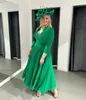 Elegante korte chiffon groene moeder van de bruidjurken met jasje A-lijn 3/4 mouwen geplooide moeder van de bruidegomjurk Godmother-jurk voor dames