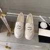Tasarımcı Loafers Kadınlar Sıradan Ayakkabı Metal Tokalı Küçük Deri Ayakkabı Düz ​​Topuk İnce Ayakkabı 35-41