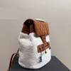 Zaino in pelliccia di agnello scamosciato Zaino classico con lettera C per studenti Borsa in peluche da donna autunno inverno Zaino di design di lusso da uomo CSD2310239