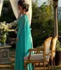 Elegant Long Chiffon Green pärlor Mor till brudklänningarna med Cape A-line veckad golvlängd Mamma av brudgummen Klänning Godmother Dress for Women