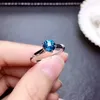 Anelli a grappolo Anello classico rotondo con pietra preziosa di topazio blu Gioielli di colore di moda Argento sterling 925 Gemma naturale Regalo di compleanno bianco