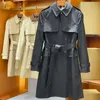 Designer Trench Classic Jacket Women British Style jednokierunkowy wodoodporny Wodoodporny Windbreaker Autumn Bawełna Płaszcz w kratę