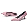 Модельные туфли Светские женские розовые туфли-лодочки телесного цвета для вечерние вечеринок на высоком каблуке 5 см, средний острый носок на шпильке без шнуровки, атласная повседневная одежда