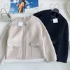 Chaquetas de mujer Diseñador 2023 Principios de otoño Nuevo Nanyou Herm Estilo ecuestre Abrigo de cuero empalmado de lana de doble cara VNG9