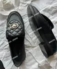 Scarpe eleganti Mocassini Autunno Moda Suoneria in pelle All-match Piccole scarpe in pelle Fibbia in metallo a piede singolo da donna di alta qualità Scarpa singola nera