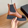 Botas de grife mais recentes Plataforma de couro de bezerro marrom xadrez Botas de tornozelo de alta qualidade Interlocking Mixed couro liso check Chelsea boot redondo Toe slip-on botas sapatos femininos