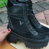 Designer Boots Paris Luxury Brand Boot Echt lederen enkellaarsjes Vrouw Korte laars Sneakers Trainers Slipper Sandalen door 1978 W423 02