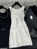 Grundläggande casual klänningar Designer 23 Ny liten doftkedja Splice Diamond Grid Slim Fit Sleeveless Celebrity Dress B091