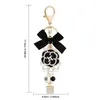 Nyckelringar utsökt koreansk kreativ droppande kamelia nyckelkedja båge pearl väska hänge hängande ornament