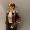 Giacca da donna in pelle sintetica in ecopelle stile Hong Kong retrò bordeaux in pelle PU per giacca da moto con cerniera bavero primavera e autunno da donna 231023